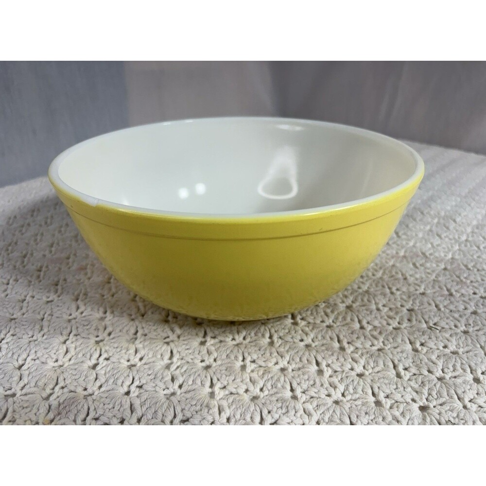 Vintage Pyrex Primary Yellow 4 Qt. Mixing Nesting Bowl #404 Nice